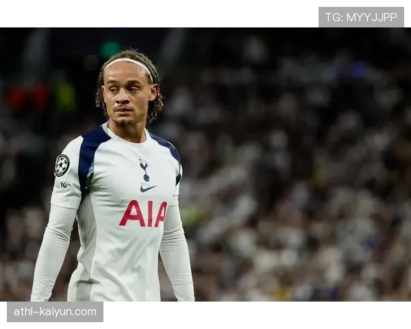 战术板:图赫尔的三后卫变阵如何限制住了哈维-西蒙斯的发挥